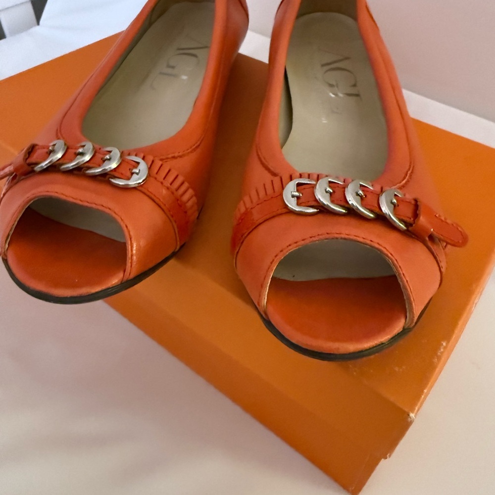 AGL ATTILIO GIUSTI LEOMBRUNI Mango Orange Leather Flats with Buckle Accents, 40 - Picture 5 of 10